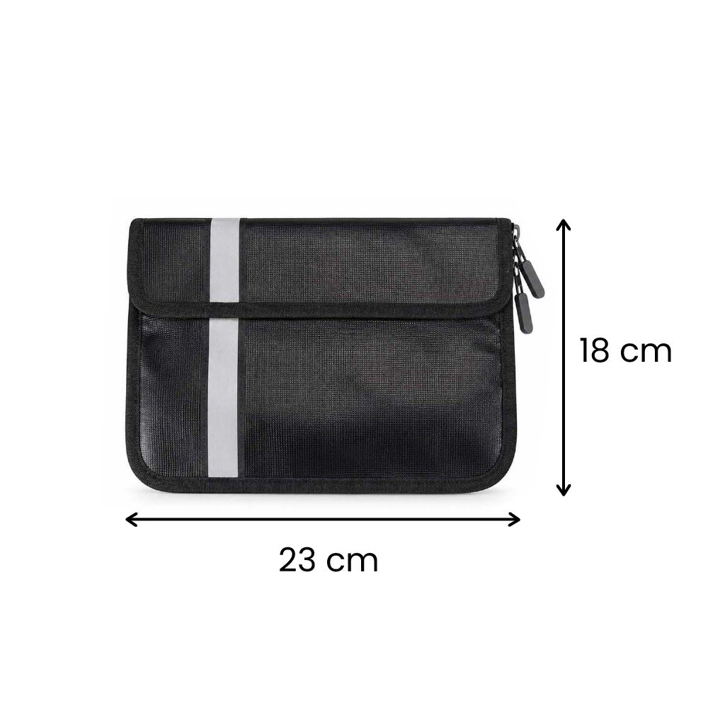 23 cm x 18 cm